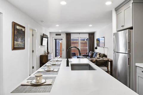 Condo, 2 Bedrooms | Interior