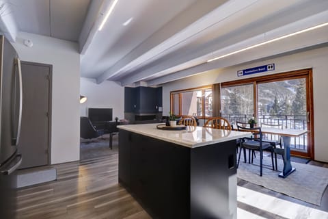 Condo, 2 Bedrooms | Dining