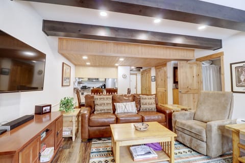 Condo, 2 Bedrooms | Living area