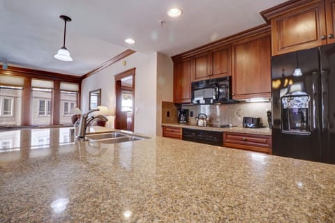 Condo, 2 Bedrooms | Private kitchen