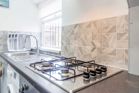 Bambro Apartment, Hendon - Host & Stay