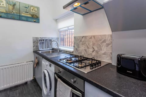 Bambro Apartment, Hendon - Host & Stay