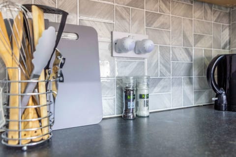 Bambro Apartment, Hendon - Host & Stay