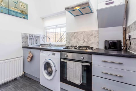 Bambro Apartment, Hendon - Host & Stay