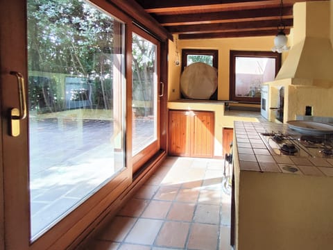 Comfort Apartment, City View | Private kitchen | Coffee/tea maker, electric kettle