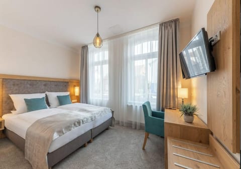 Business Double Room, 1 Bedroom, Non Smoking, Air conditioning | In-room safe, desk, blackout drapes, free WiFi