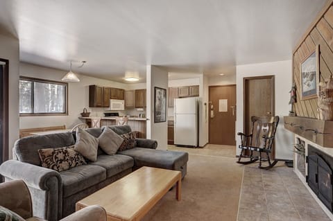 Condo, 1 Bedroom | Living area