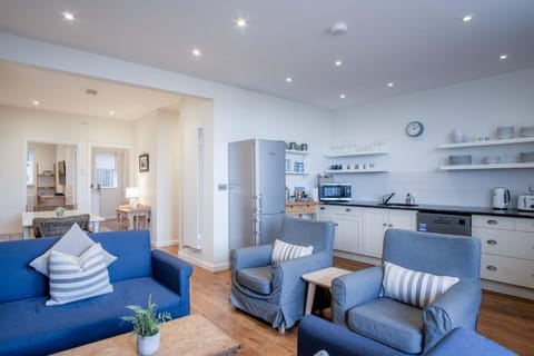 Ty Gwawr - 3 Bedroom Apt - Bayview Oxwich (6437)