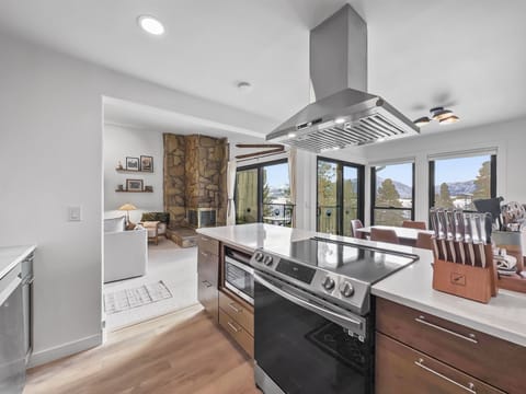Condo, 2 Bedrooms | Private kitchen