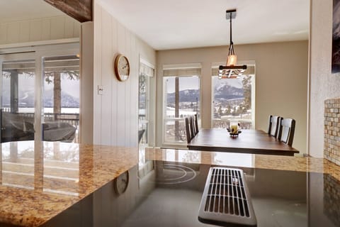 Condo, 2 Bedrooms | Dining