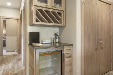 Condo, 3 Bedrooms | Interior