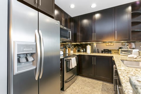 Condo, 2 Bedrooms | Private kitchen | Fridge, oven, coffee/tea maker, toaster