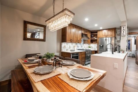 Condo, 2 Bedrooms | Dining