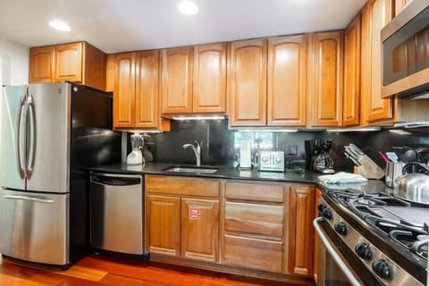 Condo, 2 Bedrooms | Private kitchen | Fridge, oven, coffee/tea maker, toaster