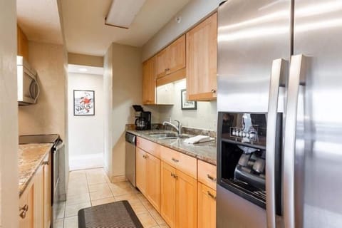 Condo, 3 Bedrooms | Private kitchen | Fridge, oven, coffee/tea maker, toaster