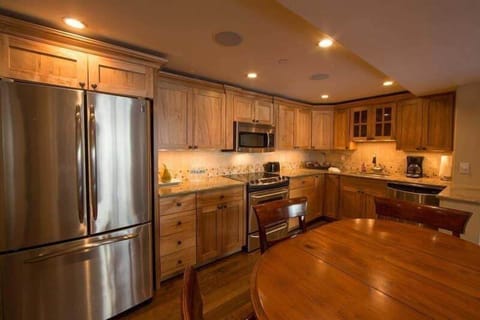 Condo, 2 Bedrooms | Private kitchen | Fridge, oven, coffee/tea maker, toaster