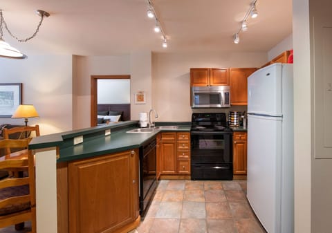 Condo, 2 Bedrooms | Private kitchen | Fridge, oven, coffee/tea maker, toaster