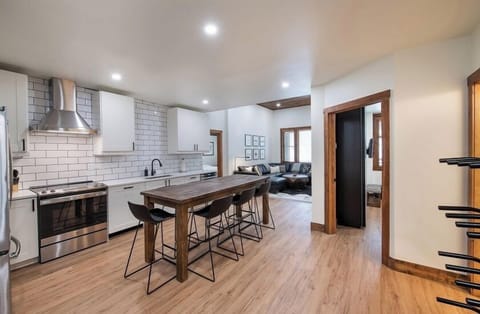 Condo, 2 Bedrooms | Private kitchen | Fridge, oven, coffee/tea maker, toaster