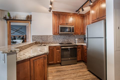 Condo, 2 Bedrooms | Private kitchen | Fridge, oven, coffee/tea maker, toaster