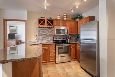 Condo, 2 Bedrooms | Private kitchen | Fridge, oven, coffee/tea maker, toaster