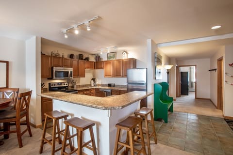 Condo, 3 Bedrooms | Private kitchen | Fridge, oven, coffee/tea maker, toaster