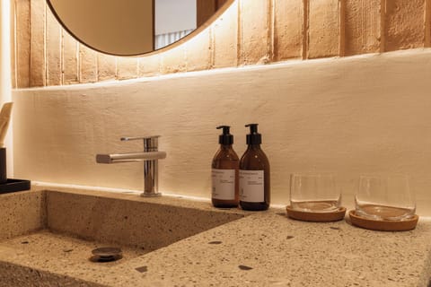 Deluxe Room, 1 King Bed | Bathroom | Hair dryer, bathrobes, towels, soap