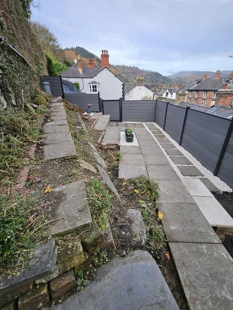 House, 4 Bedrooms, Smoking, Balcony | Garden