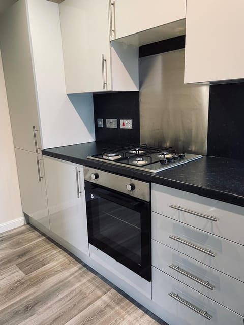 Cottage, 2 Bedrooms | Private kitchen | Fridge, microwave, oven, stovetop