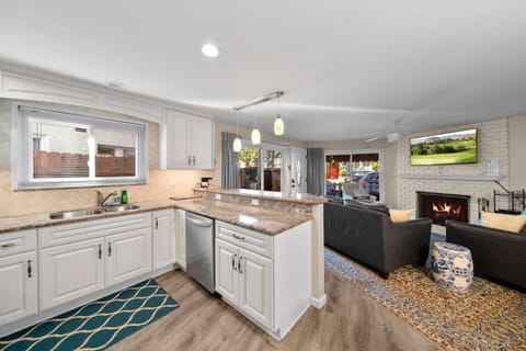 Fully equipped kitchen