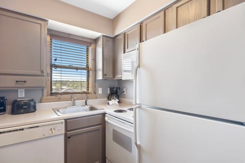 King Suite - Kitchenette