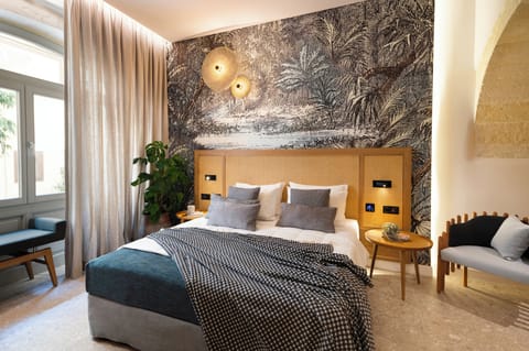 Junior Room | In-room safe, blackout drapes, soundproofing, iron/ironing board