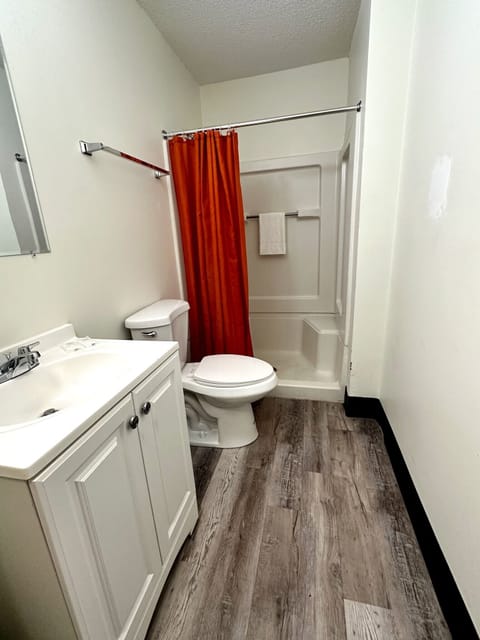 Standard Studio | Bathroom