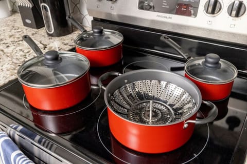 Brightening up our kitchen with these stunning red pots and pans! Ready to whip up something delicious!