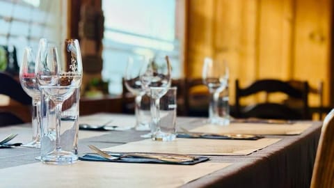 Breakfast, lunch and dinner served