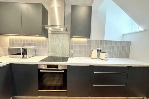 Fridge, microwave, oven, stovetop