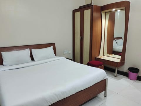 Deluxe Room | Minibar, desk, free WiFi, bed sheets
