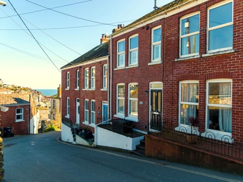 Wall, Building, Window, Road Surface, Residential Area, House, Town, Neighbourhood, Architecture, Home