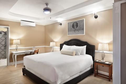 Economy Double Room, 1 Queen Bed | Premium bedding, in-room safe, free WiFi, bed sheets