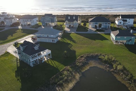 Ohana Hideaway at bottom left, just steps away from beach and pond