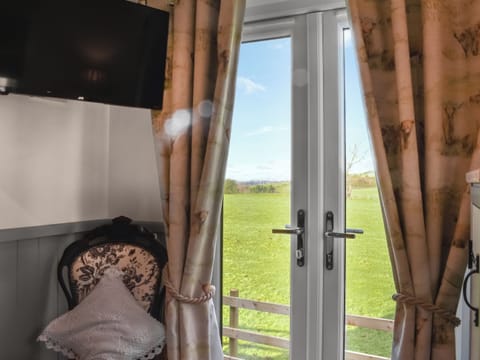 Living area | Meadows View Shepherd’s hut, Cockermouth