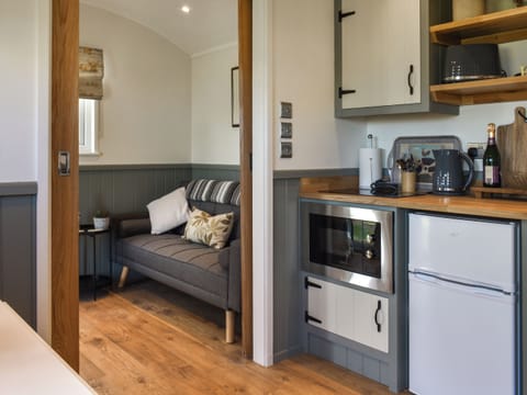 Kitchen | Meadows View Shepherd’s hut, Cockermouth