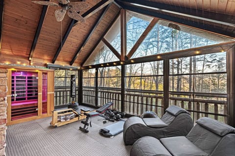 Stay fit, unwind, and soak in nature—all in one peaceful space. Equipped with gym gear, comfy loungers, and an infrared sauna, this is your personal retreat within the retreat.
