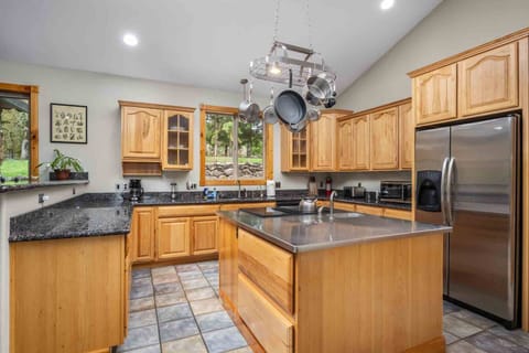 Cook delicious meals for breakfast, lunch, and dinner in this fully equipped kitchen. We suggest grabbing some ingredients from a local farm.