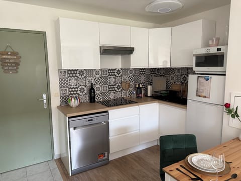 Eden Spa Suite, Wellness Aparthotel, patio, garden view | Private kitchen