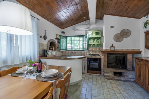 Villa, Garden View | Private kitchen | Fridge, microwave, oven, stovetop