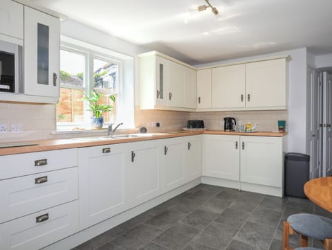 Fridge, dishwasher, electric kettle, toaster