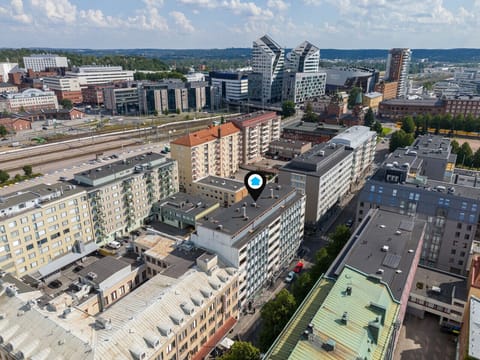 Located in the very heart of downtown Tampere, this apartment is surrounded by all the best the city has to offer.