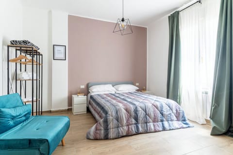 Deluxe Room, Non Smoking, Private Bathroom | Desk, blackout drapes, iron/ironing board, free WiFi