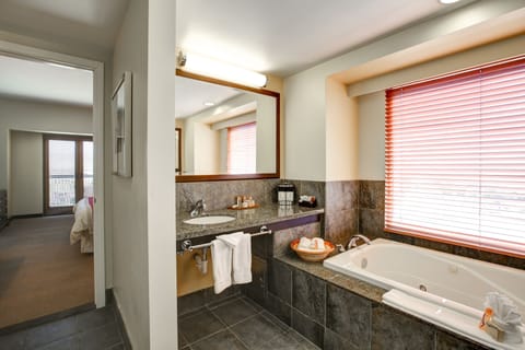 Suite, 1 King Bed | Bathroom | Combined shower/tub, free toiletries, hair dryer, towels