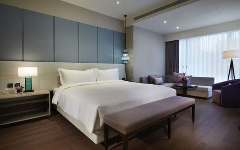 Wonderful Suite | Premium bedding, in-room safe, individually decorated, soundproofing